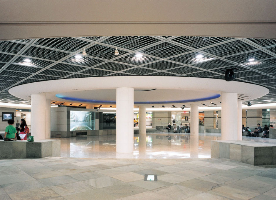 紙屋町シャレオ